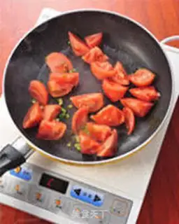 Make Tomato fried eggs step 4