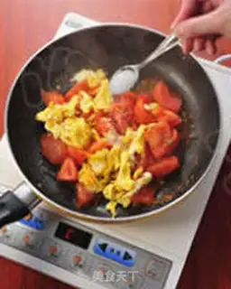 Make Tomato fried eggs step 6