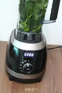 Make Pineapple hand noodles step 1