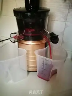 Make Fresh pomegranate juice step 2