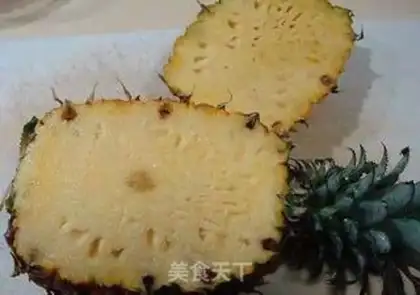 Make Thai pineapple fried rice step 1
