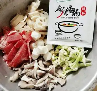 Make Spicy fishball pot step 0