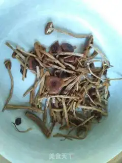 Make Dragonbone tea and mushroom soup step 2