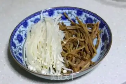 Make Pineapple hand noodles step 11