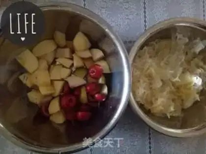 Make Silver spoons of fresh fruit step 1