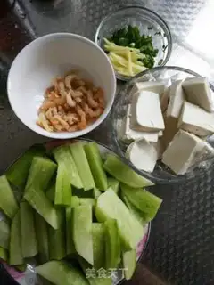 Make radish tofu soup step 1