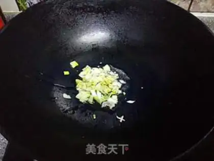 Make Tomato fried flowers step 1