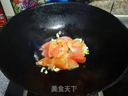 Make Tomato fried flowers step 2