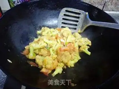 Make Tomato fried flowers step 5
