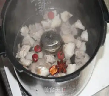 Make Tomato beef noodles step 2
