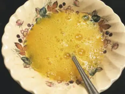 Make cucumber fried eggs step 0