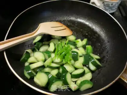 Make cucumber fried eggs step 1