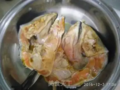 Make Burned salmon head step 1