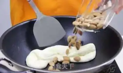 Make Ten seconds to learn how to make a cow candy step 3