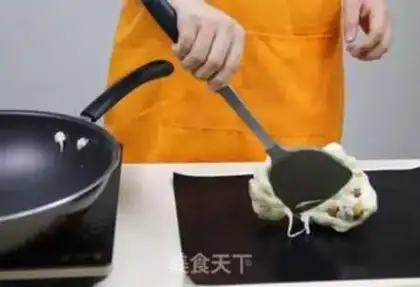 Make Ten seconds to learn how to make a cow candy step 4