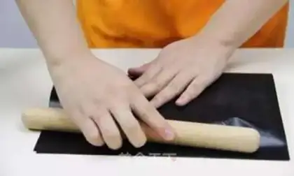 Make Ten seconds to learn how to make a cow candy step 5