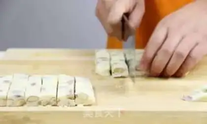 Make Ten seconds to learn how to make a cow candy step 6
