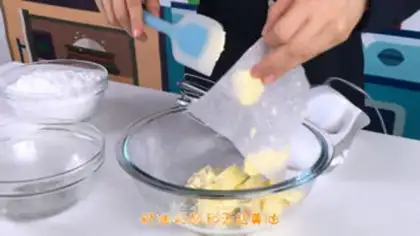 Make The perfect English cream and cheese cream tutorial step 1