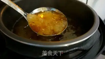 Make Peach soap horn, silver ear soup step 9