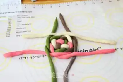 Make The embroidery bun step 10