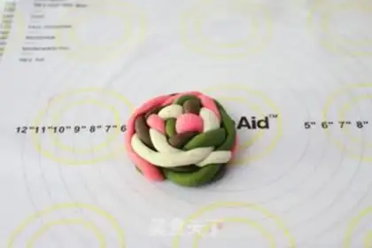 Make The embroidery bun step 11