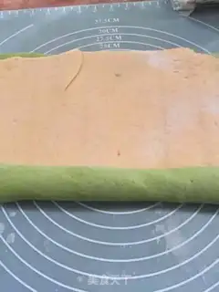 Make Double-coloured buns step 7