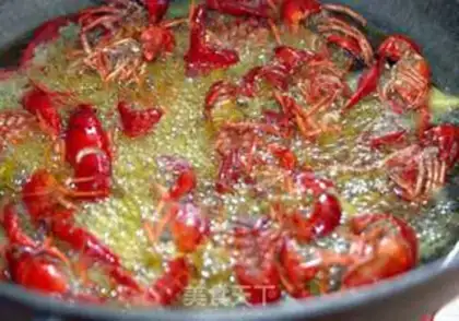 Make Spicy lobster step 1