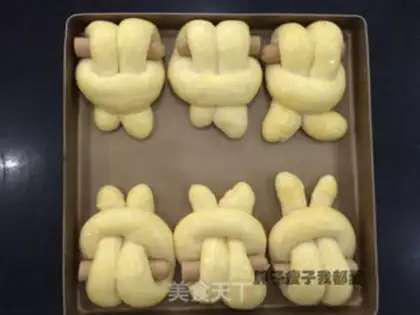 Make Hand-eating rabbit bread step 16