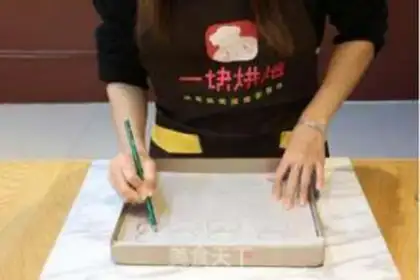 Make A Christmas snowman roll step 1