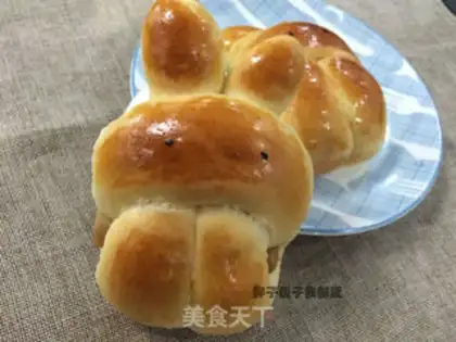Make Hand-eating rabbit bread step 21