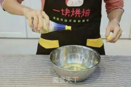 Make A Christmas snowman roll step 6