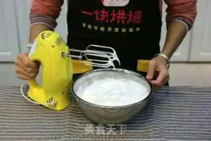 Make A Christmas snowman roll step 7