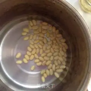 Make Clean up the pig hoof soy soup step 2