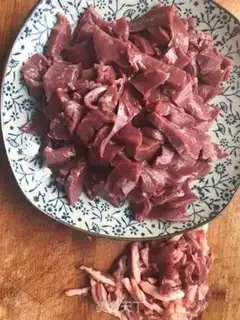 Make Lily Lotus Pork Heart soup step 1