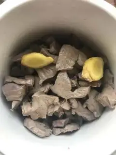Make Lily Lotus Pork Heart soup step 2
