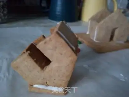 Make Gingerbread house step 12