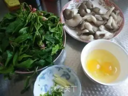 Make Spinach mushroom egg soup step 0