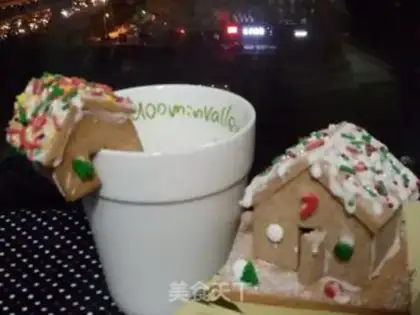 Make Gingerbread house step 16
