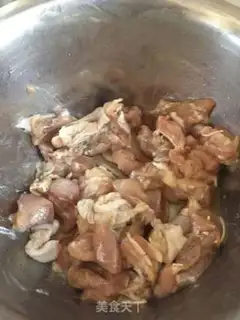 Make Thai golden chicken curry step 3