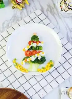 Make Christmas tree salad step 1