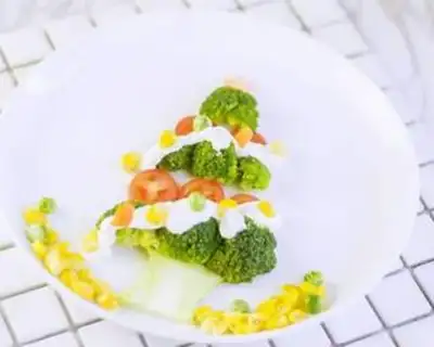 Make Christmas tree salad step 2