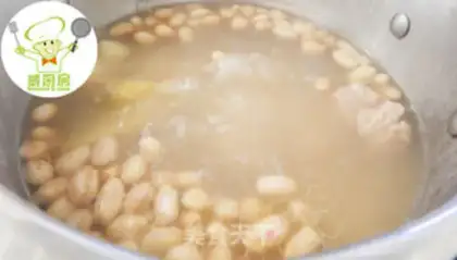 Make Peanut Lotus Pork Bones soup step 3