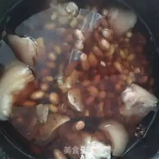Make Soybean peanut pig