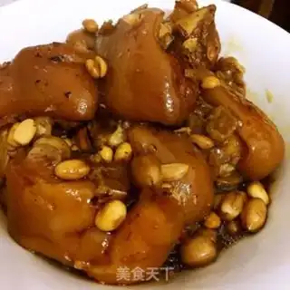 Make Soybean peanut pig