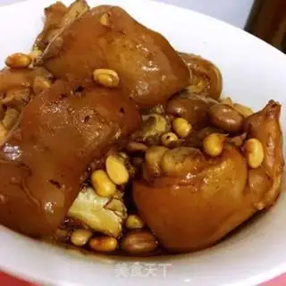 Make Soybean peanut pig