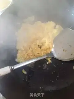 Make Scrambled eggs step 1