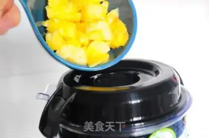 Make Pineapple rice step 5