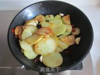 Make Spicy potato chips step 4