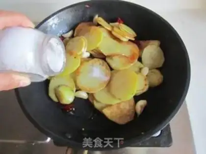 Make Spicy potato chips step 5