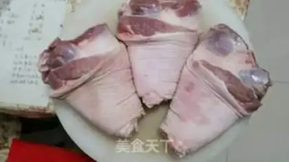 Make Pork hoof-hoof-hoose elbows step 1